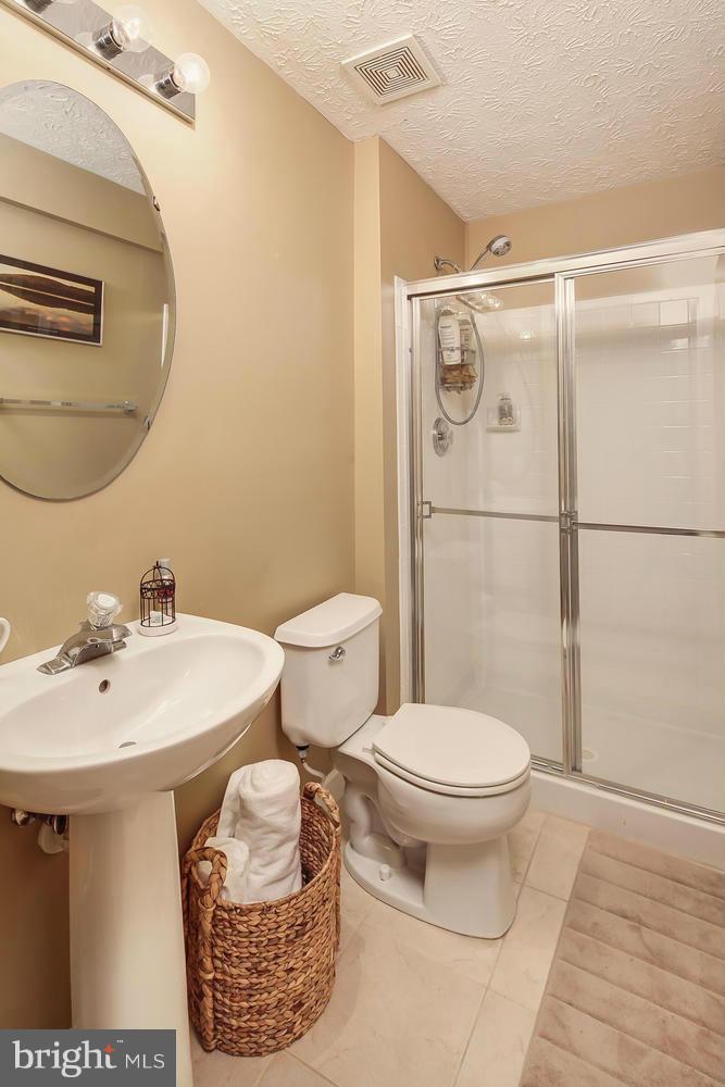 9801 Finsbury Road Baltimore, MD 21237 - Photo 25 of 30 Bath