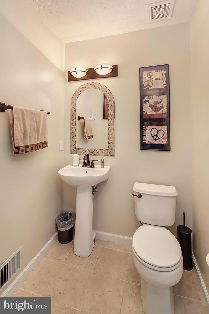 9801 Finsbury Road Baltimore, MD 21237 - Photo 7 of 30 Bath