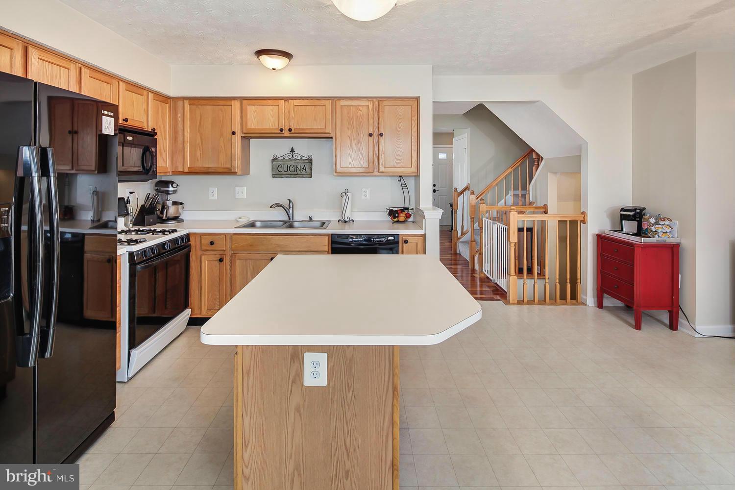 9801 Finsbury Road Baltimore, MD 21237 - Photo 10 of 30 Kitchen