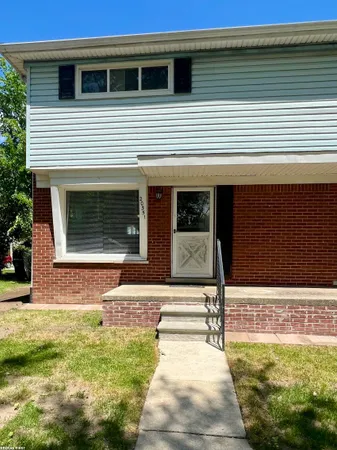 $1,400 | 20351 East Eight Mile Road, St. Clair Shores, MI 48080
