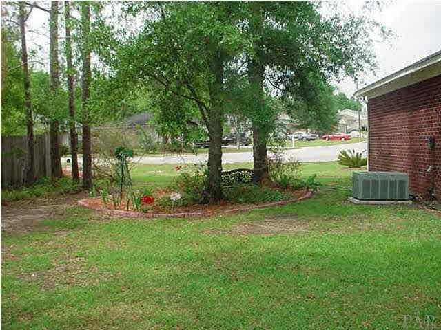 5808 Pebble Ridge Drive Milton, FL 32583 - Photo 4 of 17 Gallery Image 4