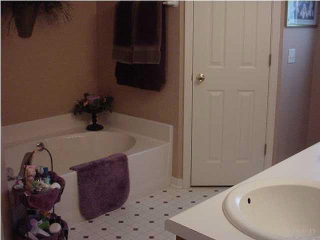 5808 Pebble Ridge Drive Milton, FL 32583 - Photo 10 of 17 Gallery Image 10