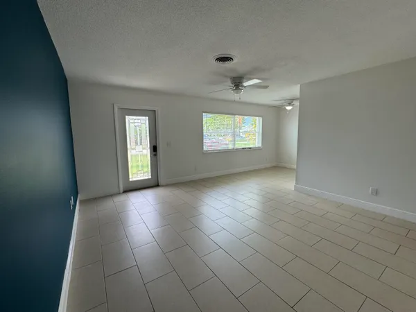$3,000 | 110 North Las Olas Drive, Jensen Beach, FL 34957