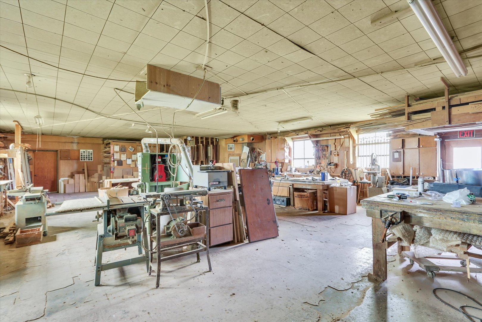 4904 North Cunningham Avenue Urbana, IL 61802 - Photo 4 of 15 a view of a bar restaurant