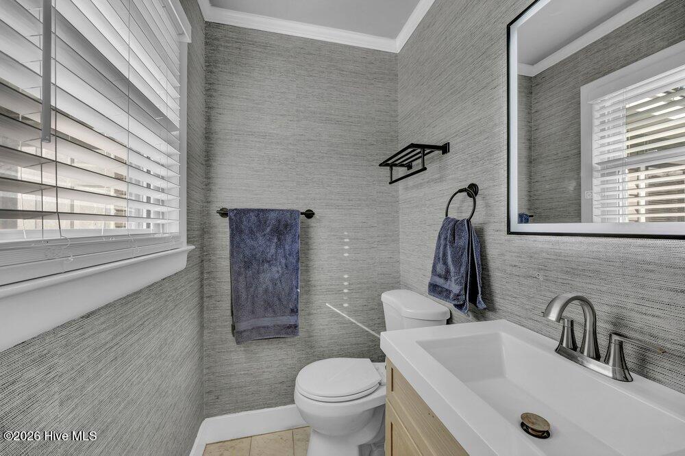 132 Egret Point Road Wilmington, NC 28409 - Photo 19 of 43 Primary Half Bathroom