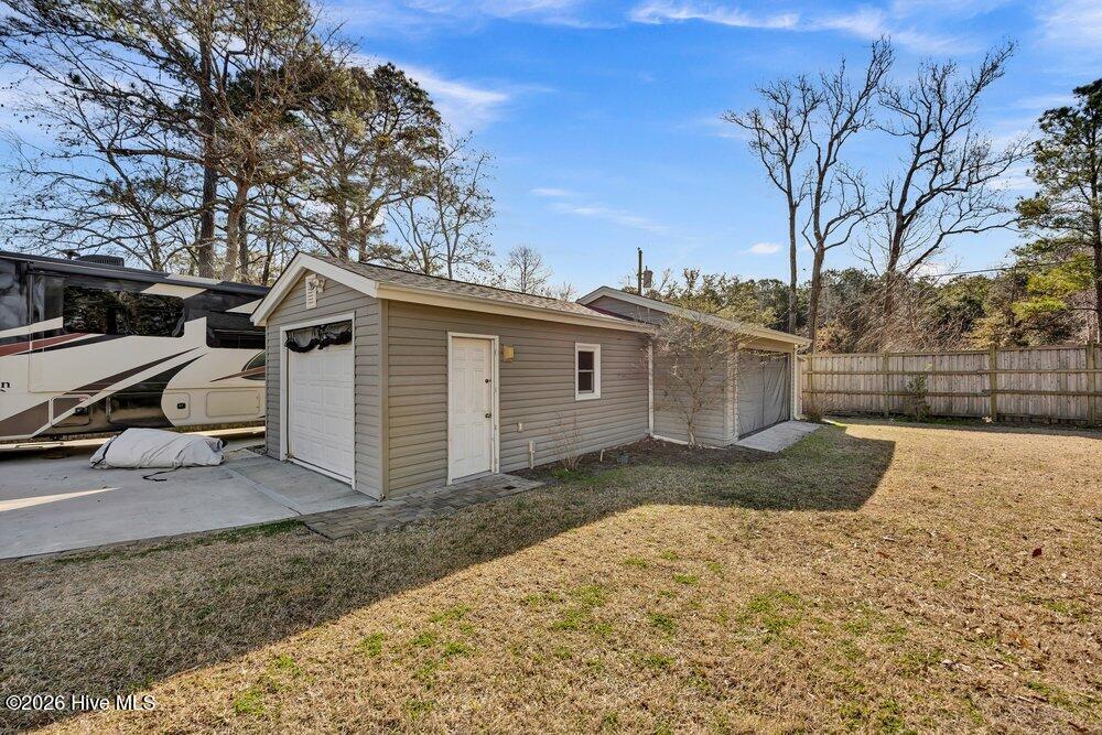 132 Egret Point Road Wilmington, NC 28409 - Photo 31 of 43 Garage