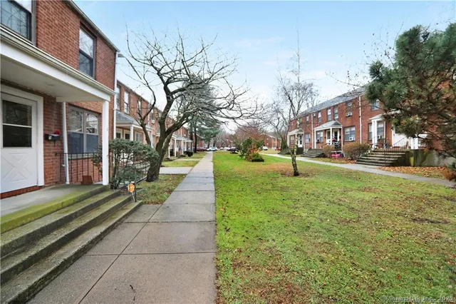 $244,900 | 11 Nob Hill Circle, Unit 11, Bridgeport, CT 06610