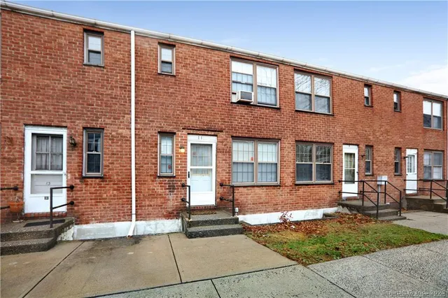 $244,900 | 11 Nob Hill Circle, Unit 11, Bridgeport, CT 06610