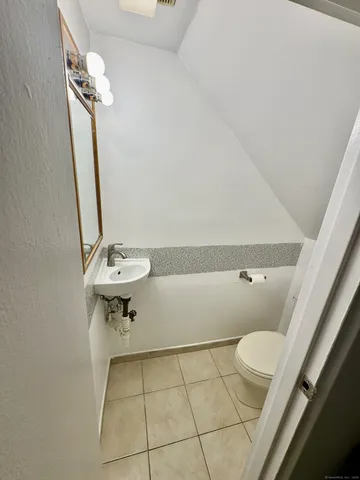 $244,900 | 11 Nob Hill Circle, Unit 11, Bridgeport, CT 06610