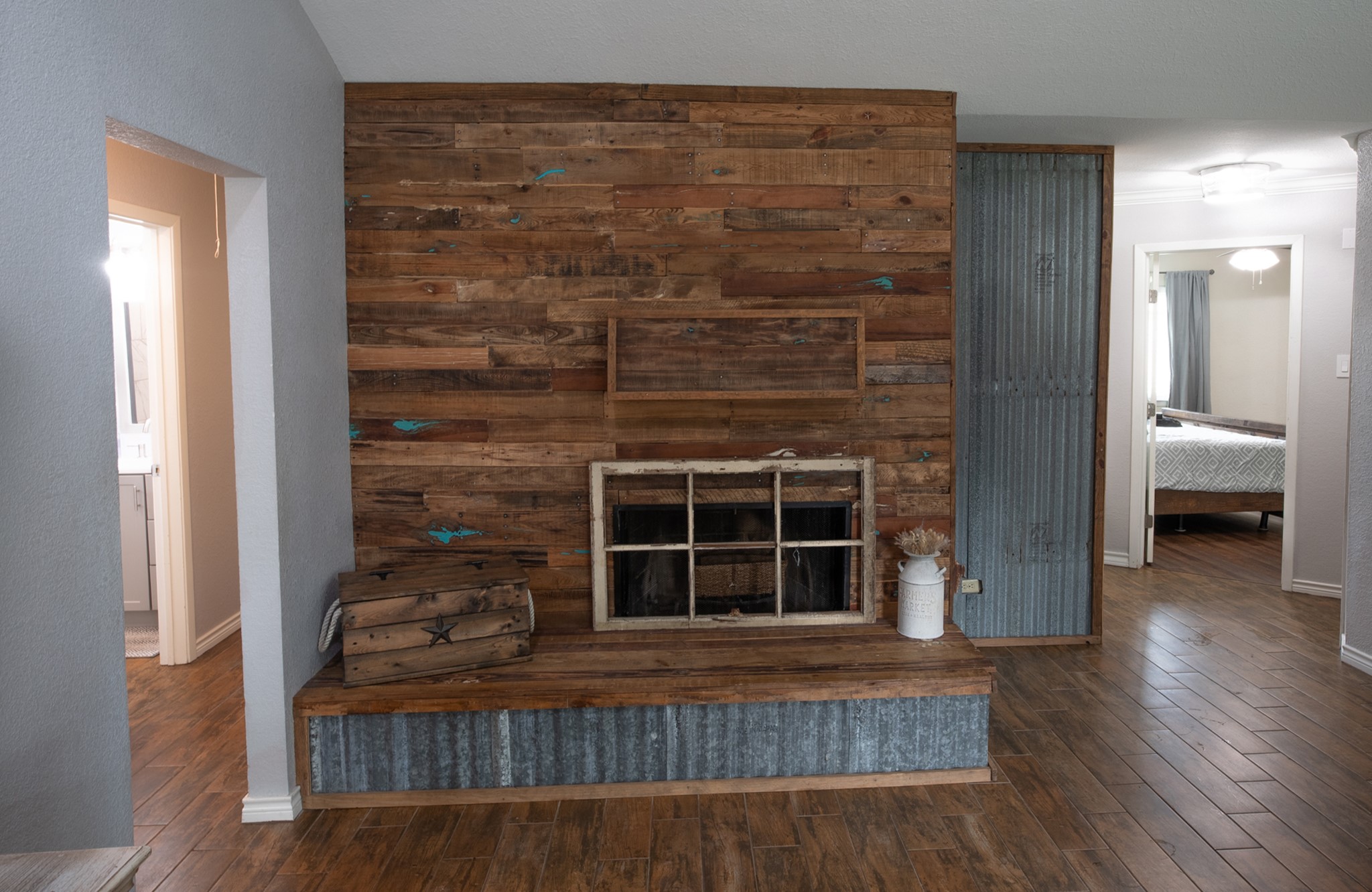 10 Wagon Ln Loop Angleton, TX 77515 - Photo 5 of 28 a view of empty room with a window and wooden floor