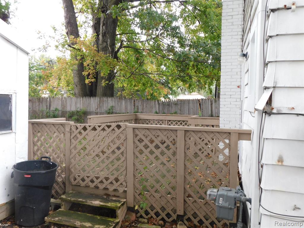 12161 Inkster Road Livonia, MI 48150 - Photo 3 of 11