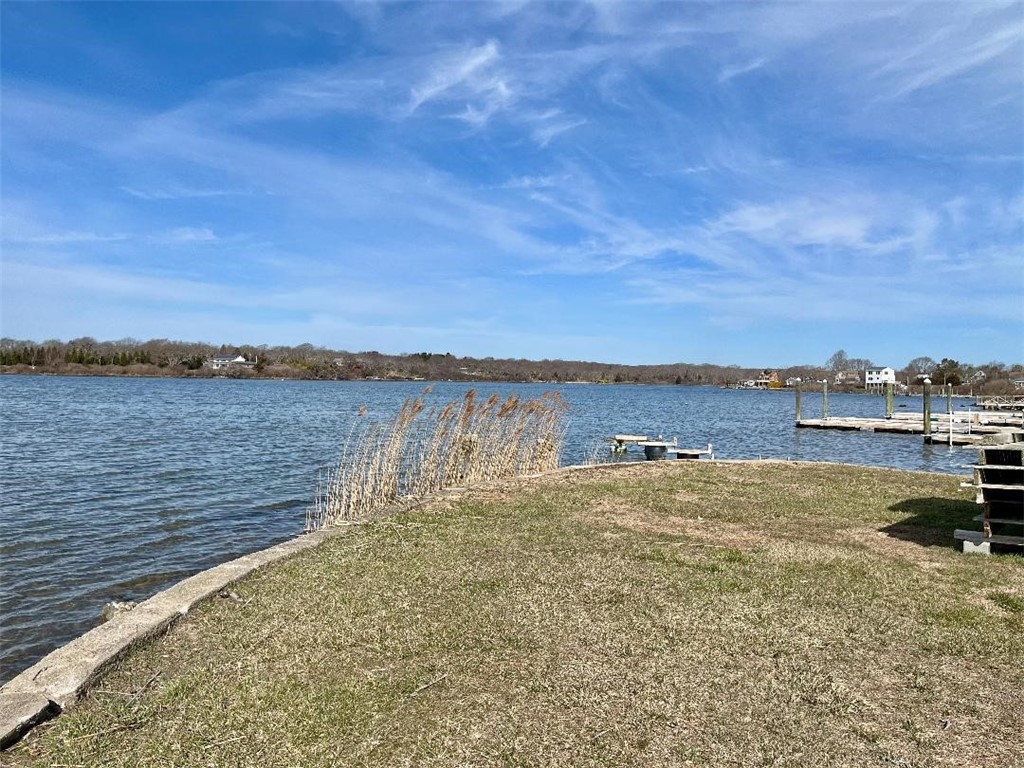 691 Succotash Road South Kingstown, RI 02879 - Photo 3 of 4