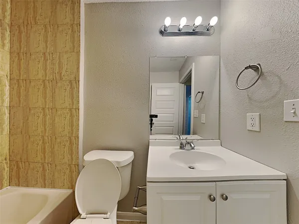 $1,725 | 18019 Kinsale Valley Lane, Houston, TX 77060