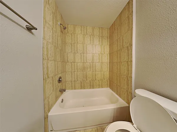 $1,725 | 18019 Kinsale Valley Lane, Houston, TX 77060