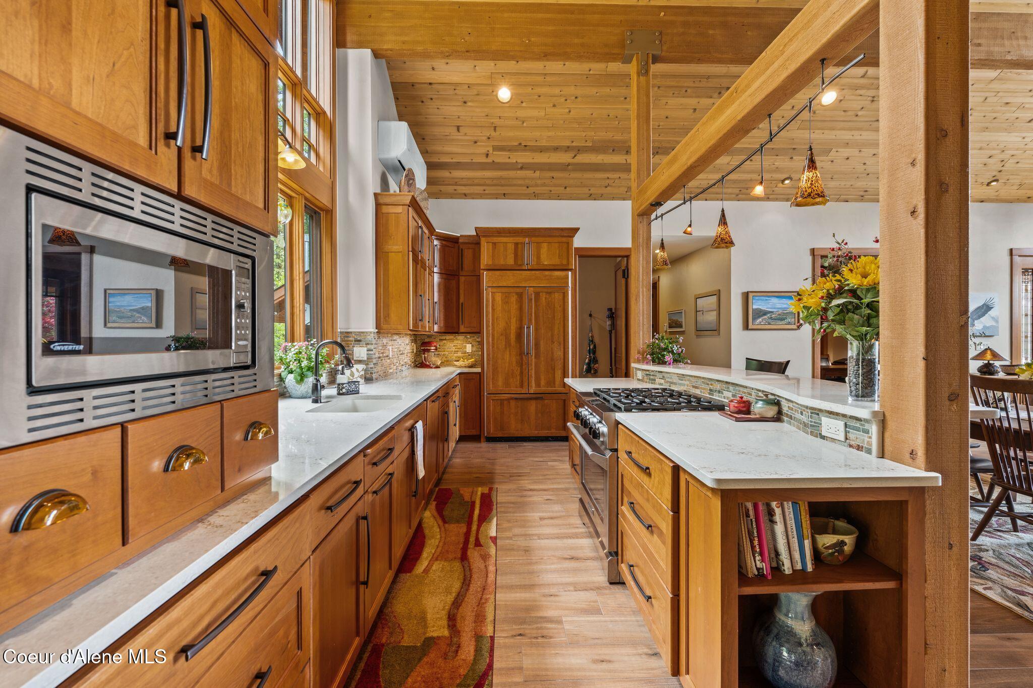 294 Rincon Drive Sandpoint, ID 83864 - Photo 19 of 96 Ivory Quartz Counters