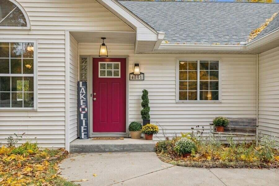 4801 Forest Beach Road Watervliet, MI 49098 - Photo 3 of 40 20221021150637058546000000-o