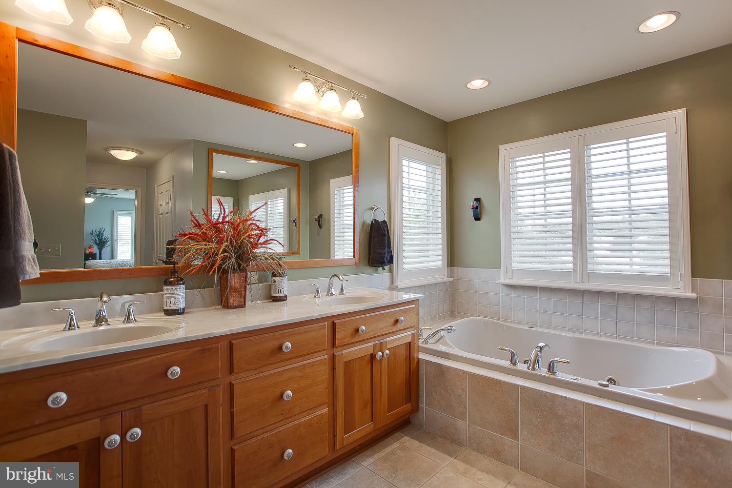 6559 Windmere Road Harrisburg, PA 17111 - Photo 23 of 38 Large soaking tub, duel vanity