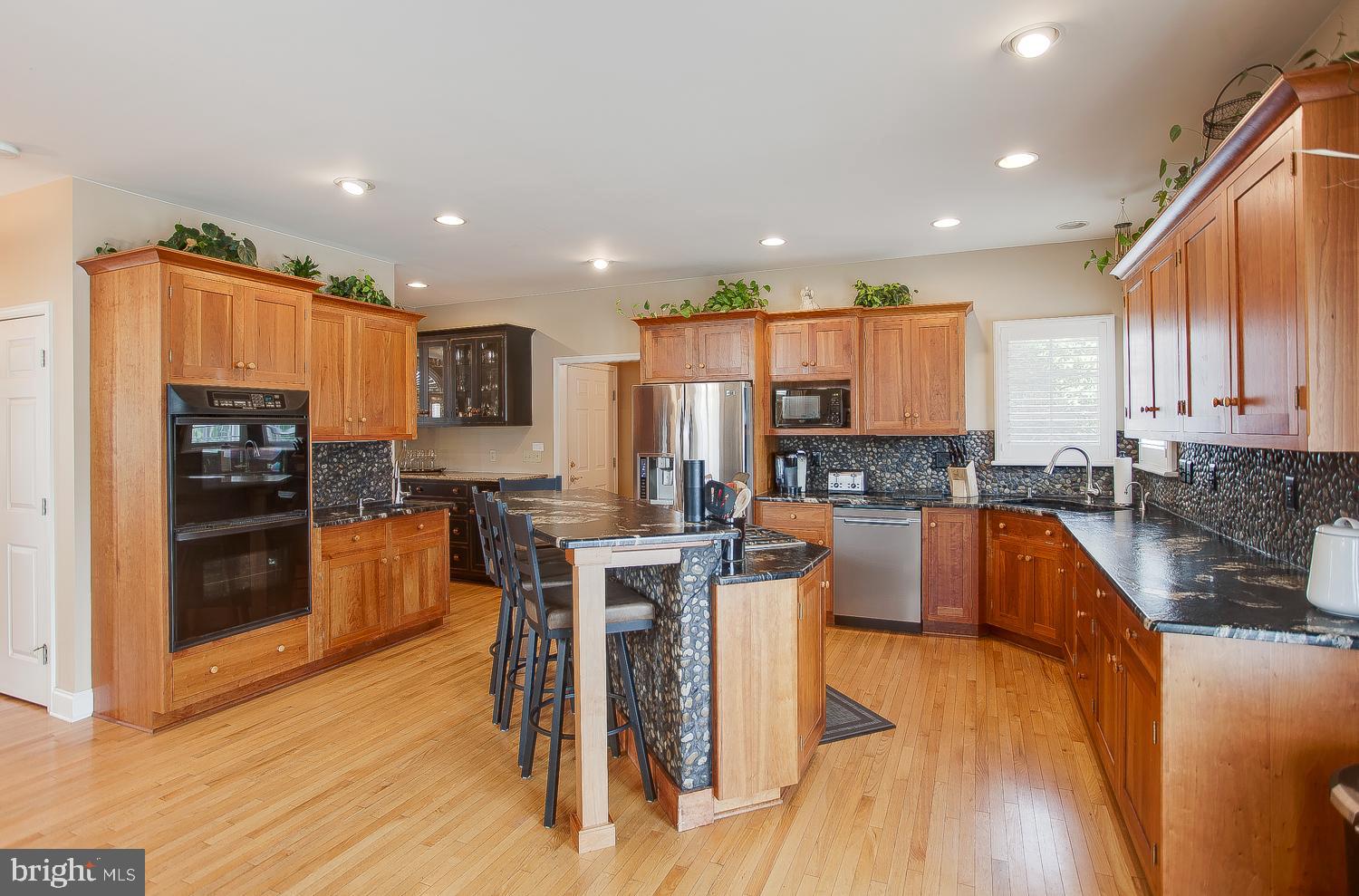 6559 Windmere Road Harrisburg, PA 17111 - Photo 10 of 38 Updated Kitchen with custom granite and back splas