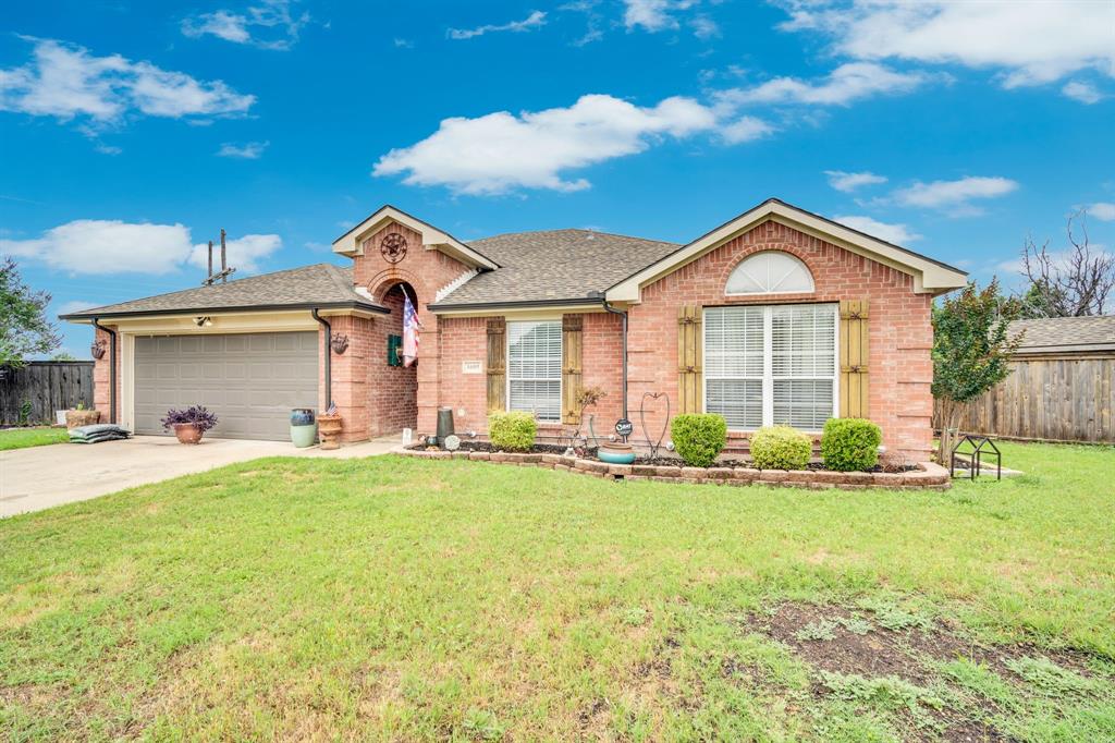 1605 South 3rd Street Midlothian, TX 76065 - Photo 4 of 26 3 bedrooms + office, 2 bathrooms