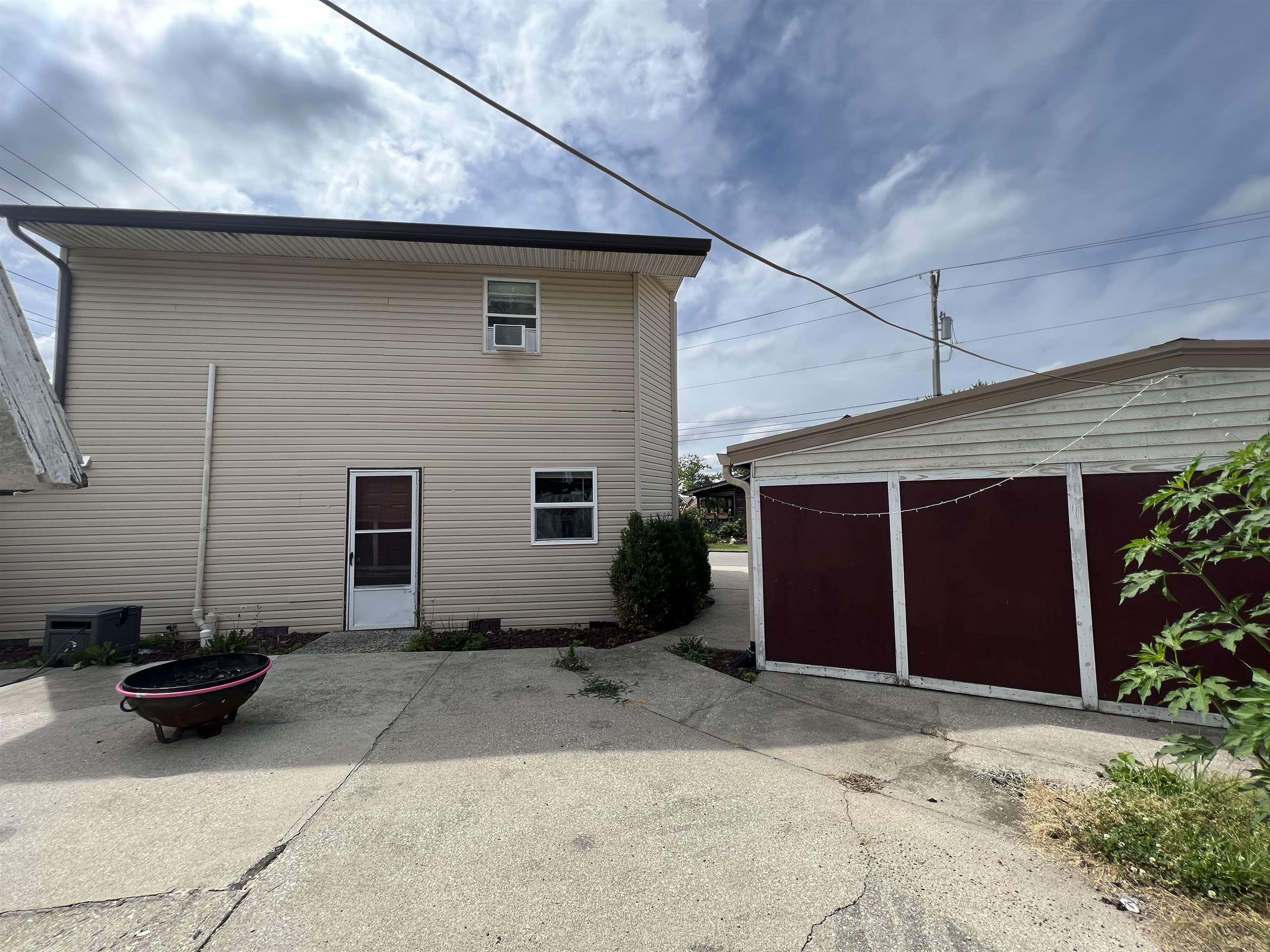 1701 4th Street Bedford, IN 47421 - Photo 2 of 21