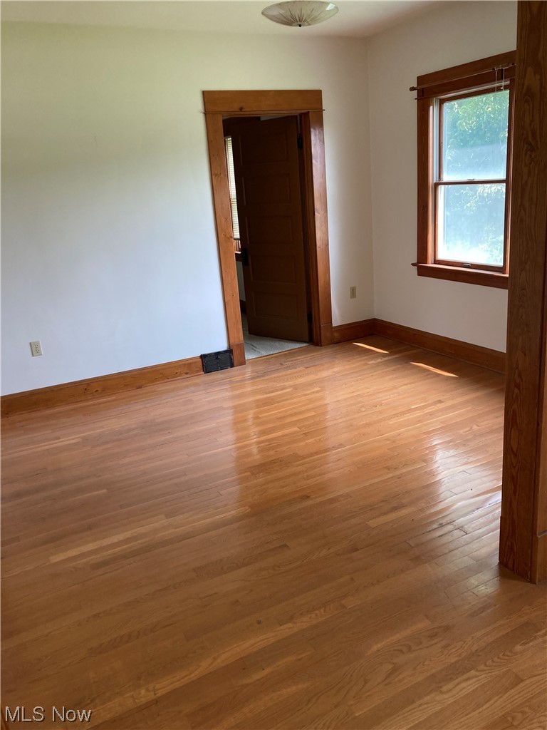 7831 York Road Cleveland, OH 44130 - Photo 4 of 11 Dining Room