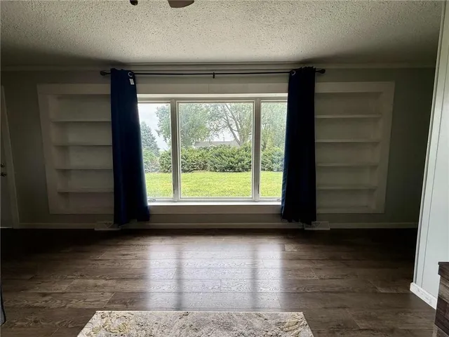 $179,900 | 24817 24th Highway, Waverly, MO 64096