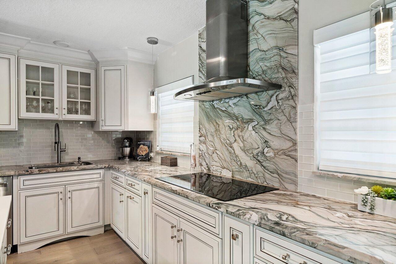 500 Commodore Circle Delray Beach, FL 33483 - Photo 13 of 57 GORGEOUS GRANITE COUNTERTOPS