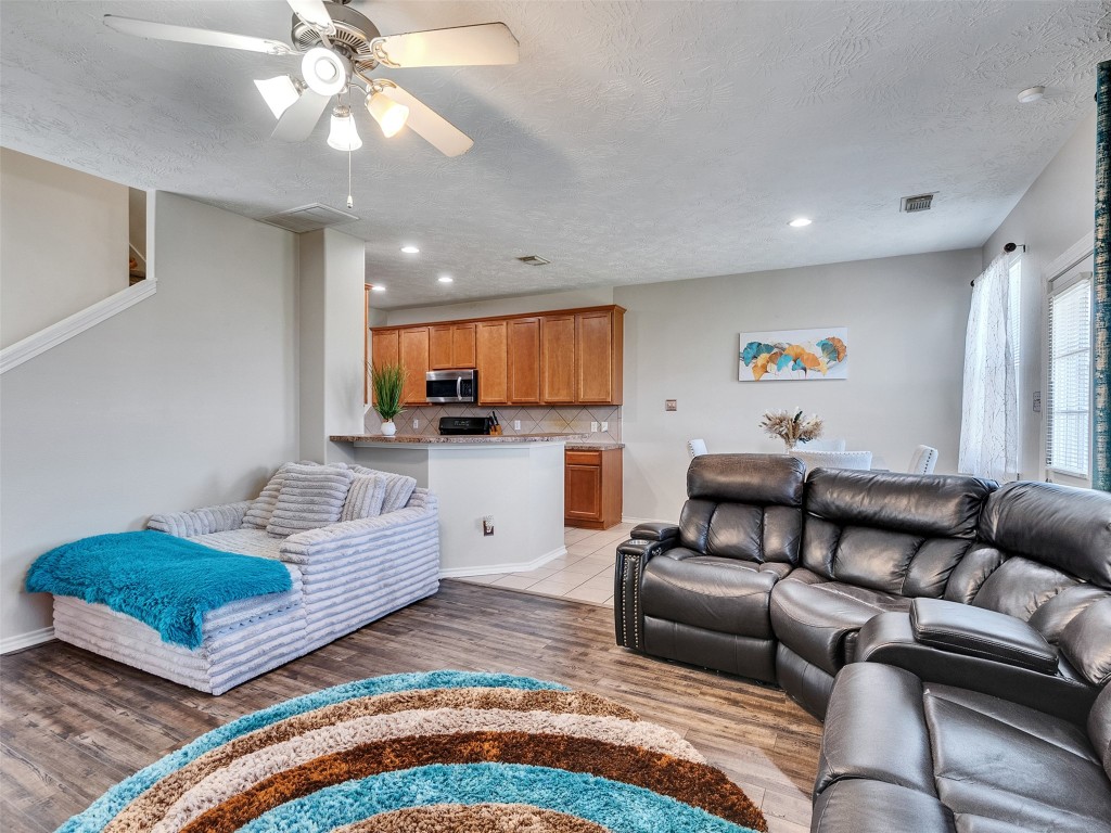 11522 Hackmatack Way Houston, TX 77066 - Photo 5 of 21