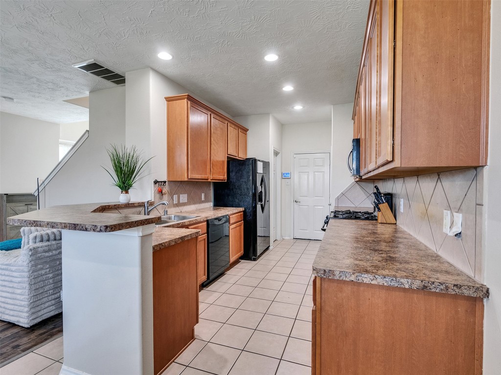 11522 Hackmatack Way Houston, TX 77066 - Photo 7 of 21