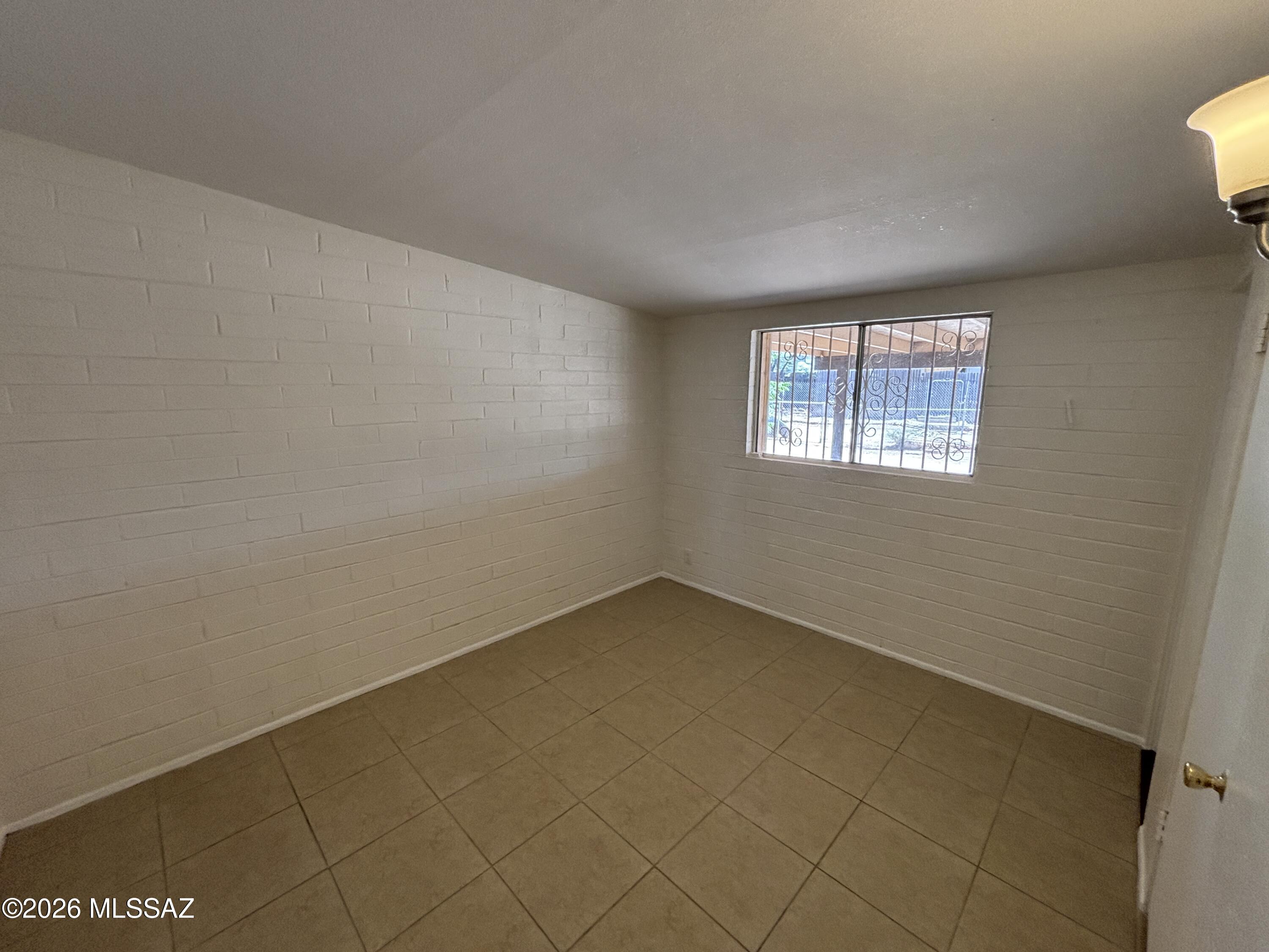1417 West Mohave Road Tucson, AZ 85705 - Photo 14 of 17 Primary bedroom, view 1
