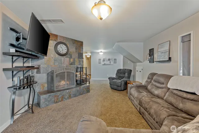 $680,000 | 809 North Kenroy Terrace, East Wenatchee, WA 98802