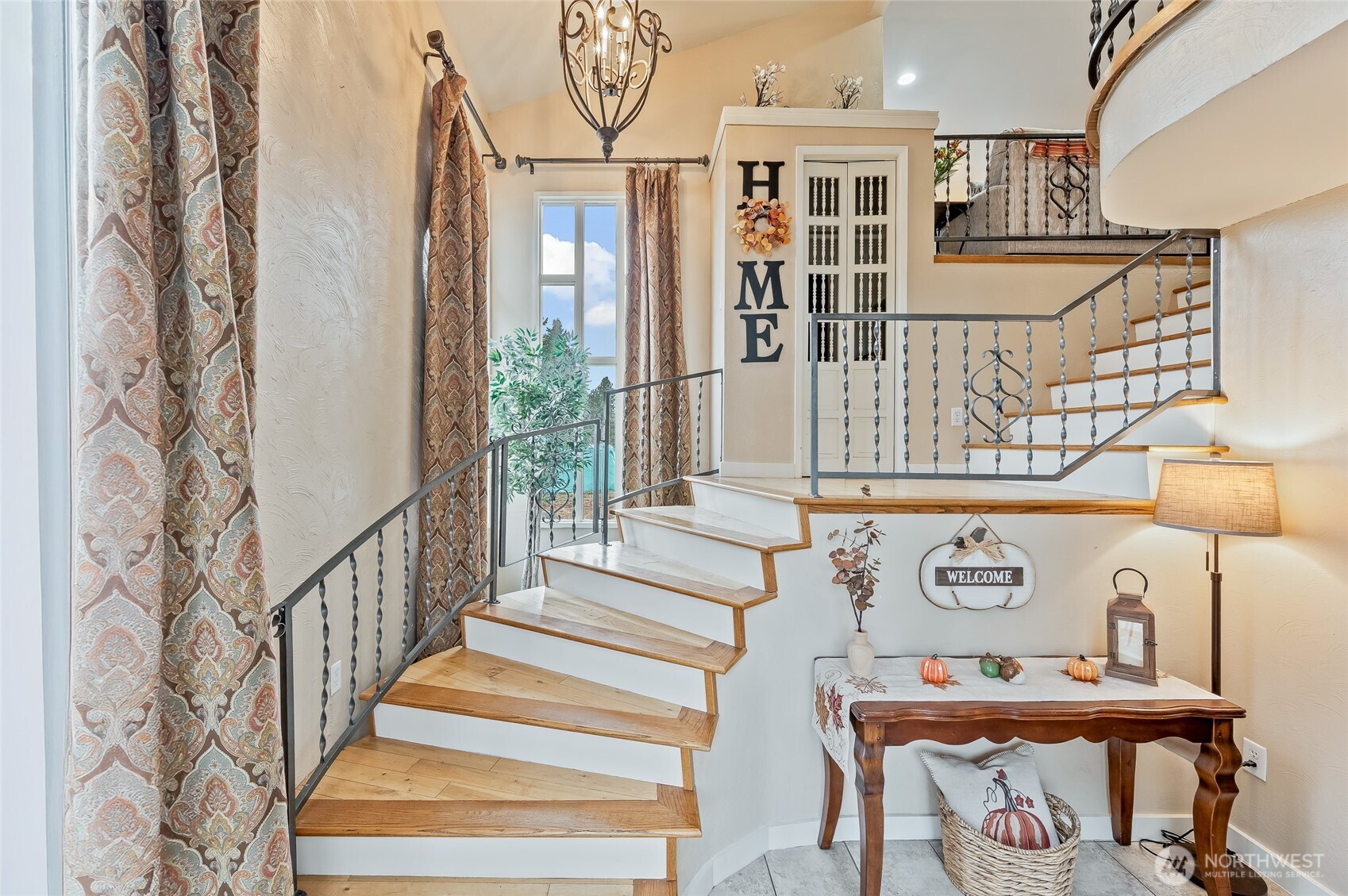 809 North Kenroy Terrace East Wenatchee, WA 98802 - Photo 2 of 33