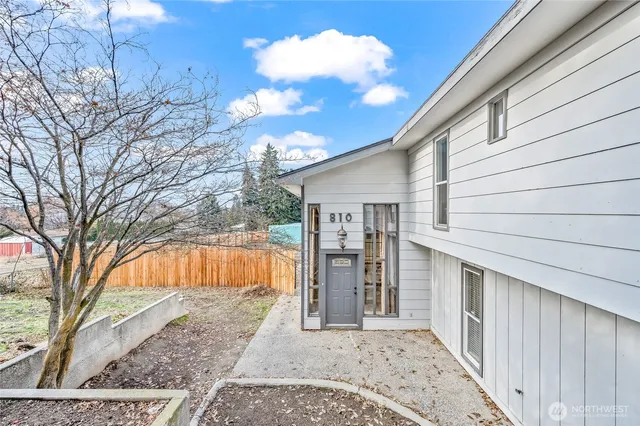 $680,000 | 809 North Kenroy Terrace, East Wenatchee, WA 98802