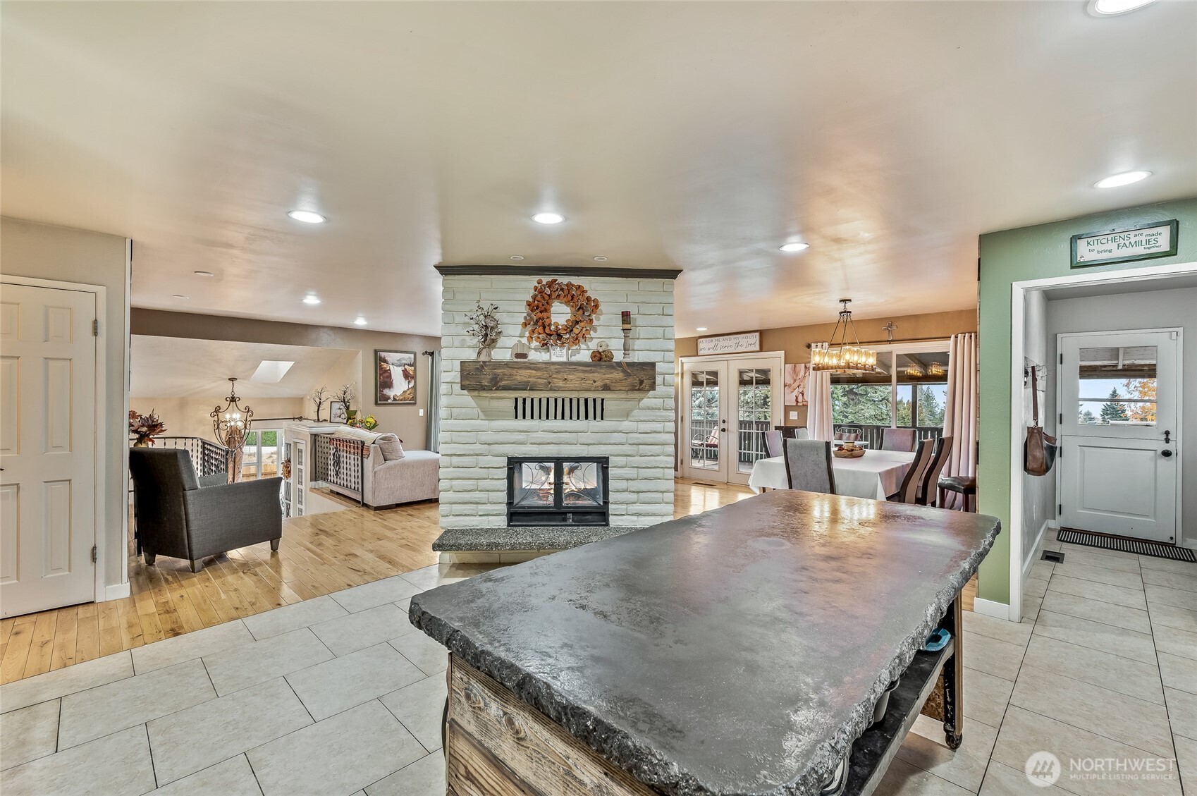 809 North Kenroy Terrace East Wenatchee, WA 98802 - Photo 7 of 33