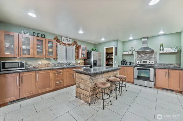 $680,000 | 809 North Kenroy Terrace, East Wenatchee, WA 98802