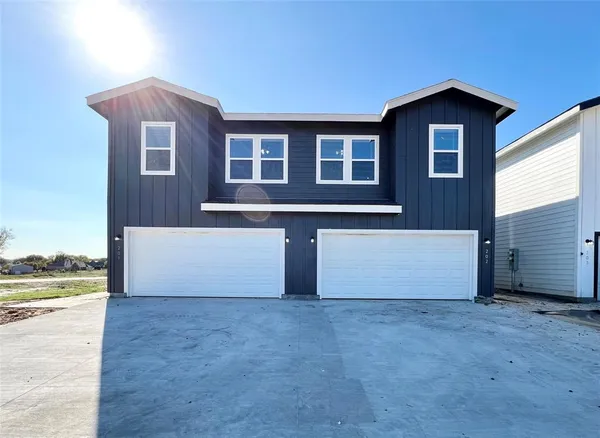 $1,835 | 3501 East Renfro Street, Unit 201, Burleson, TX 76028