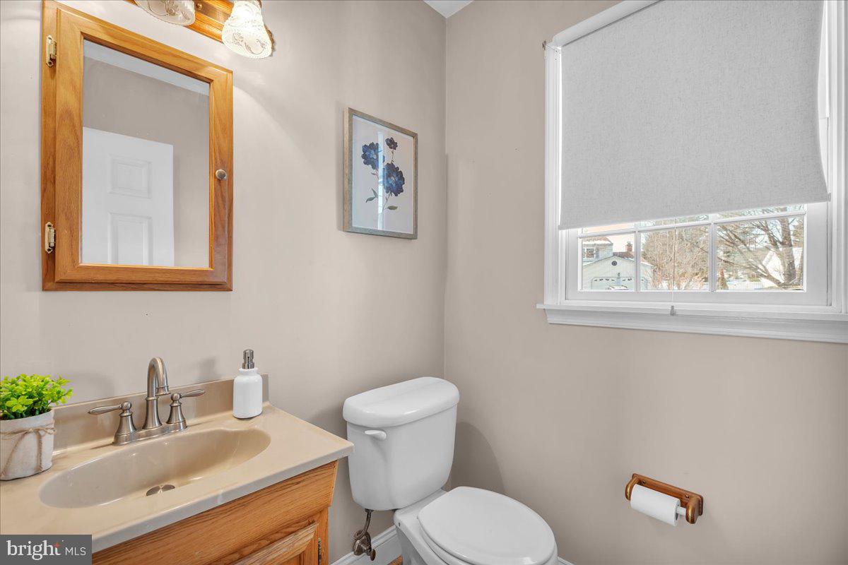 517 Perry Drive Mount Laurel, NJ 08054 - Photo 16 of 41 a bathroom with a toilet a sink and mirror