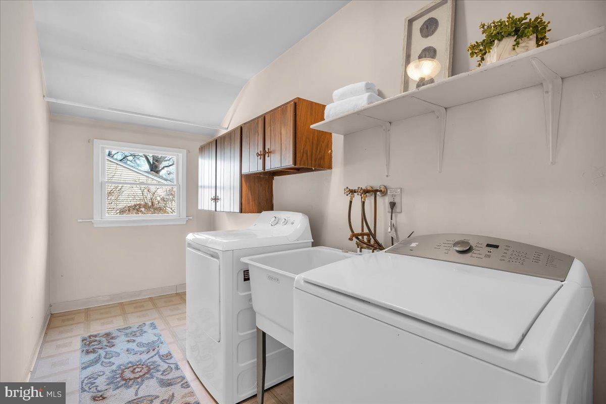 517 Perry Drive Mount Laurel, NJ 08054 - Photo 17 of 41 a utility room with dryer and washer