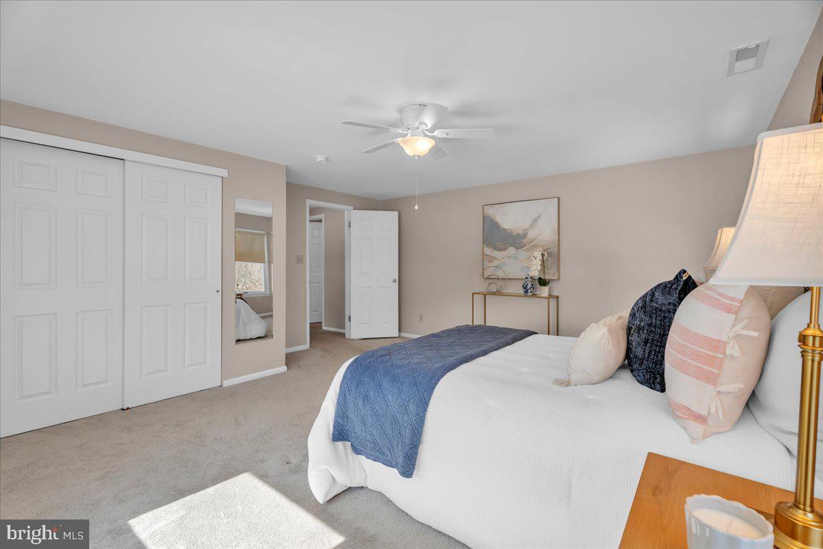 517 Perry Drive Mount Laurel, NJ 08054 - Photo 20 of 41 a bedroom with a bed and a lamp