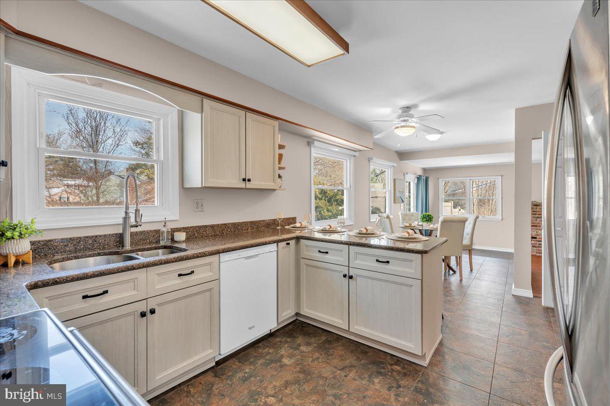 517 Perry Drive Mount Laurel, NJ 08054 - Photo 9 of 41 a kitchen with a sink stove and cabinets