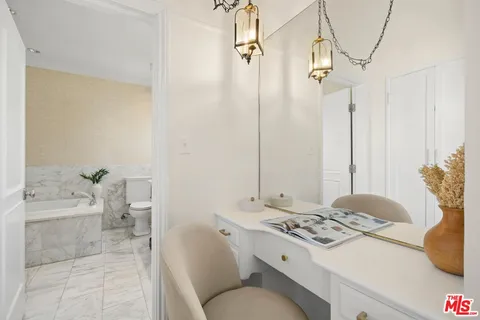 $2,350,000 | 155 North Detroit Street, Los Angeles, CA 90036