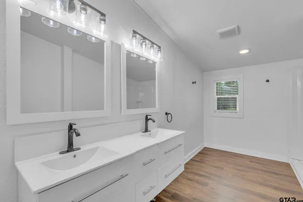 $1,900 | 431 North Hill Road, Tyler, TX 75706