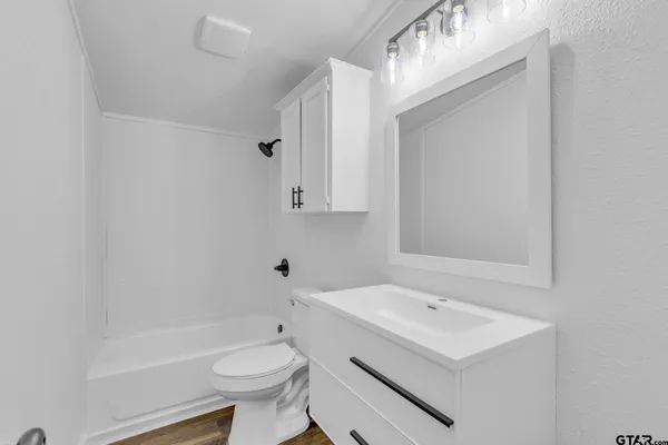 $1,900 | 431 North Hill Road, Tyler, TX 75706