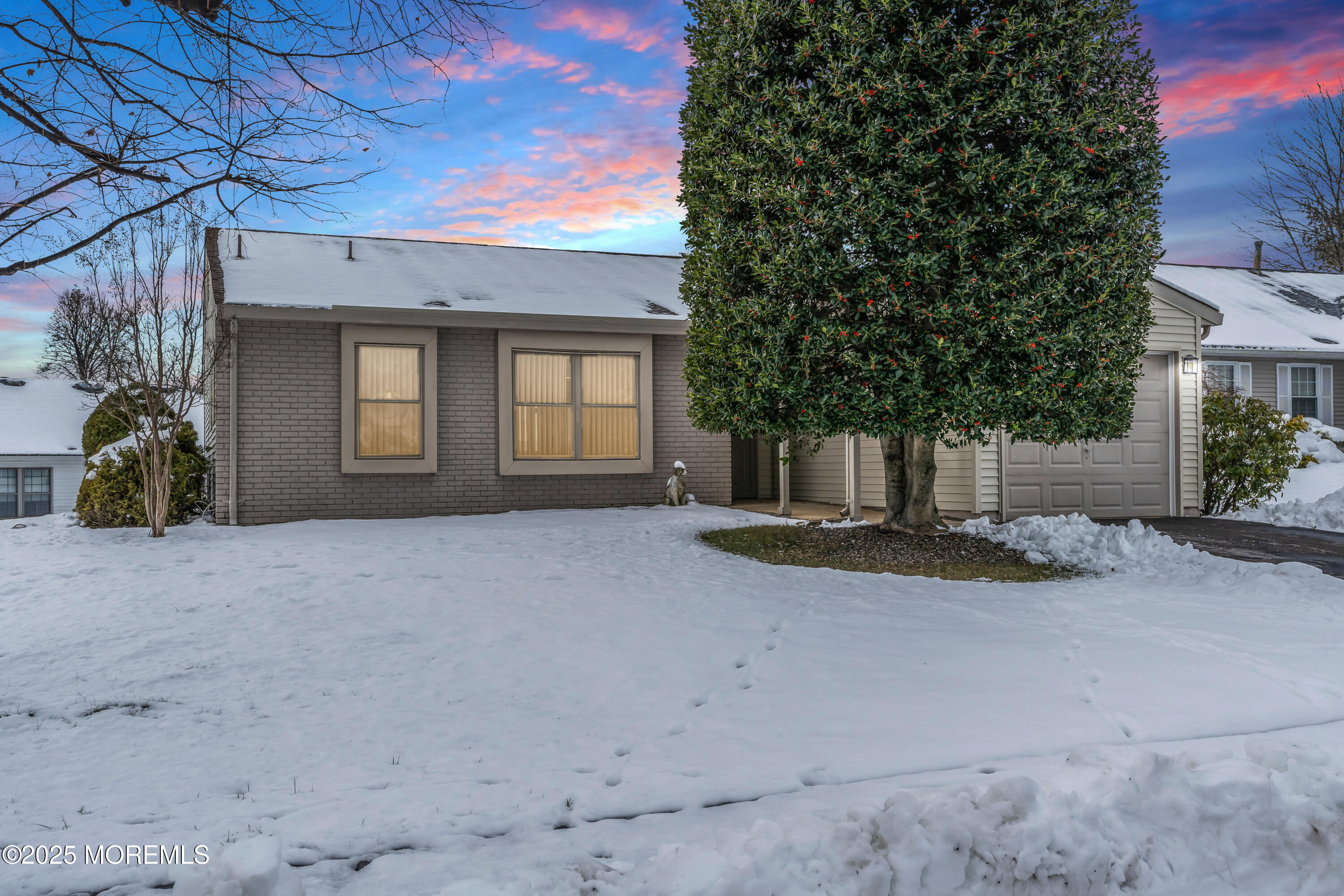5 Oriel Way Marlboro, NJ 07746 - Photo 1 of 23 5 ORIEL FRONT HOME TWIGHLIGHT