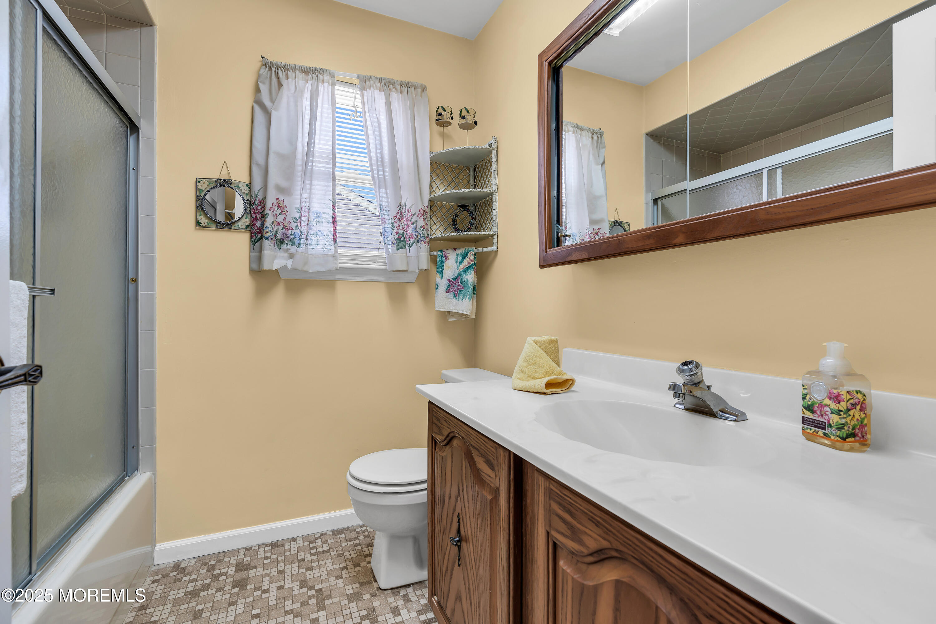 5 Oriel Way Marlboro, NJ 07746 - Photo 7 of 23 5 ORIEL MAIN BATHROOM