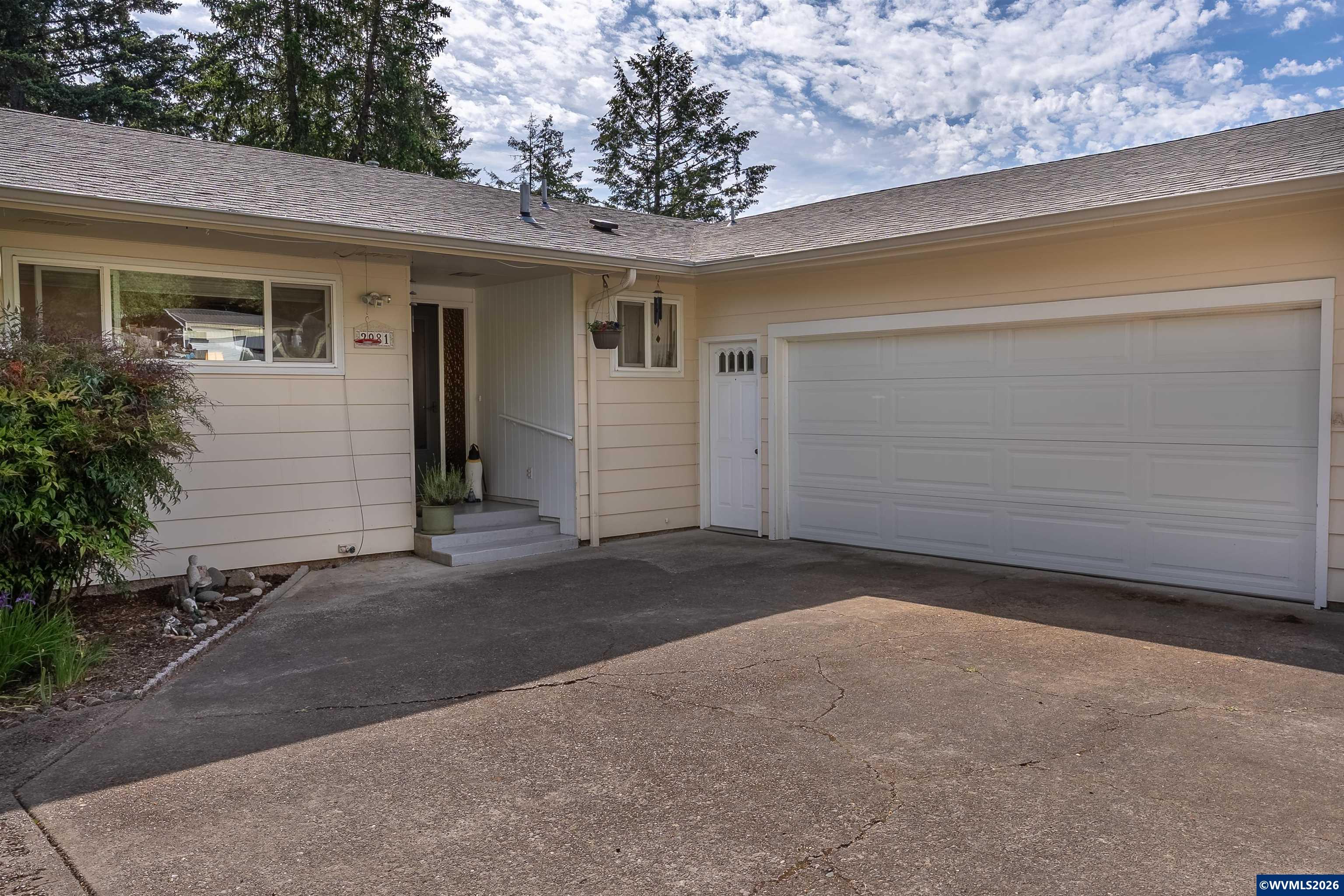 2981 Northwest Sunny Lane Albany, OR 97321 - Photo 3 of 40