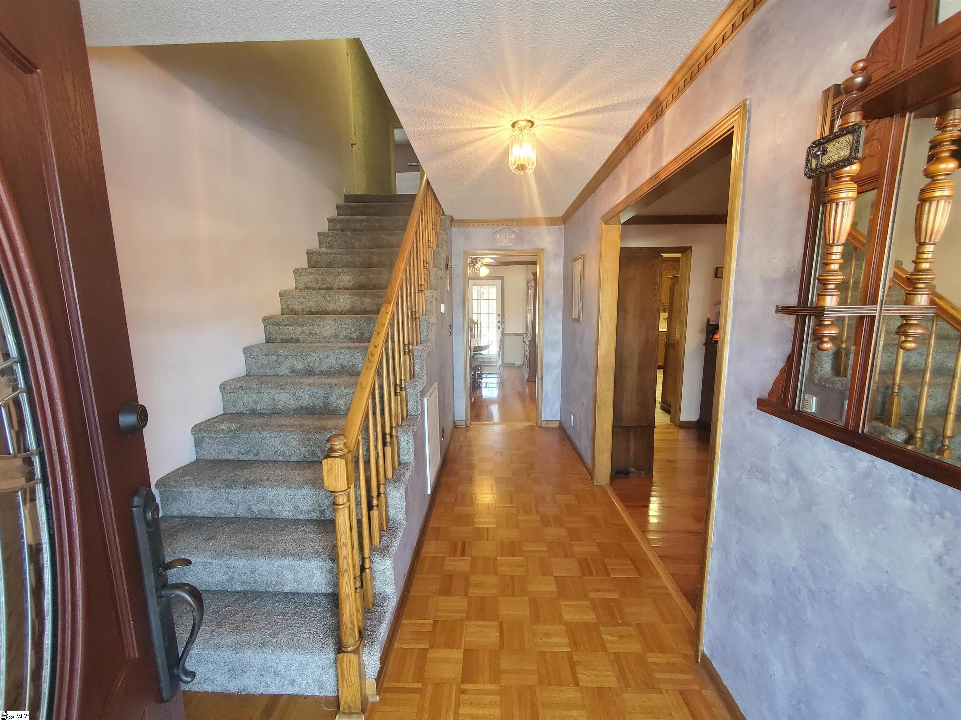 108 Barrington Court Easley, SC 29642 - Photo 5 of 32 Gallery Image 5