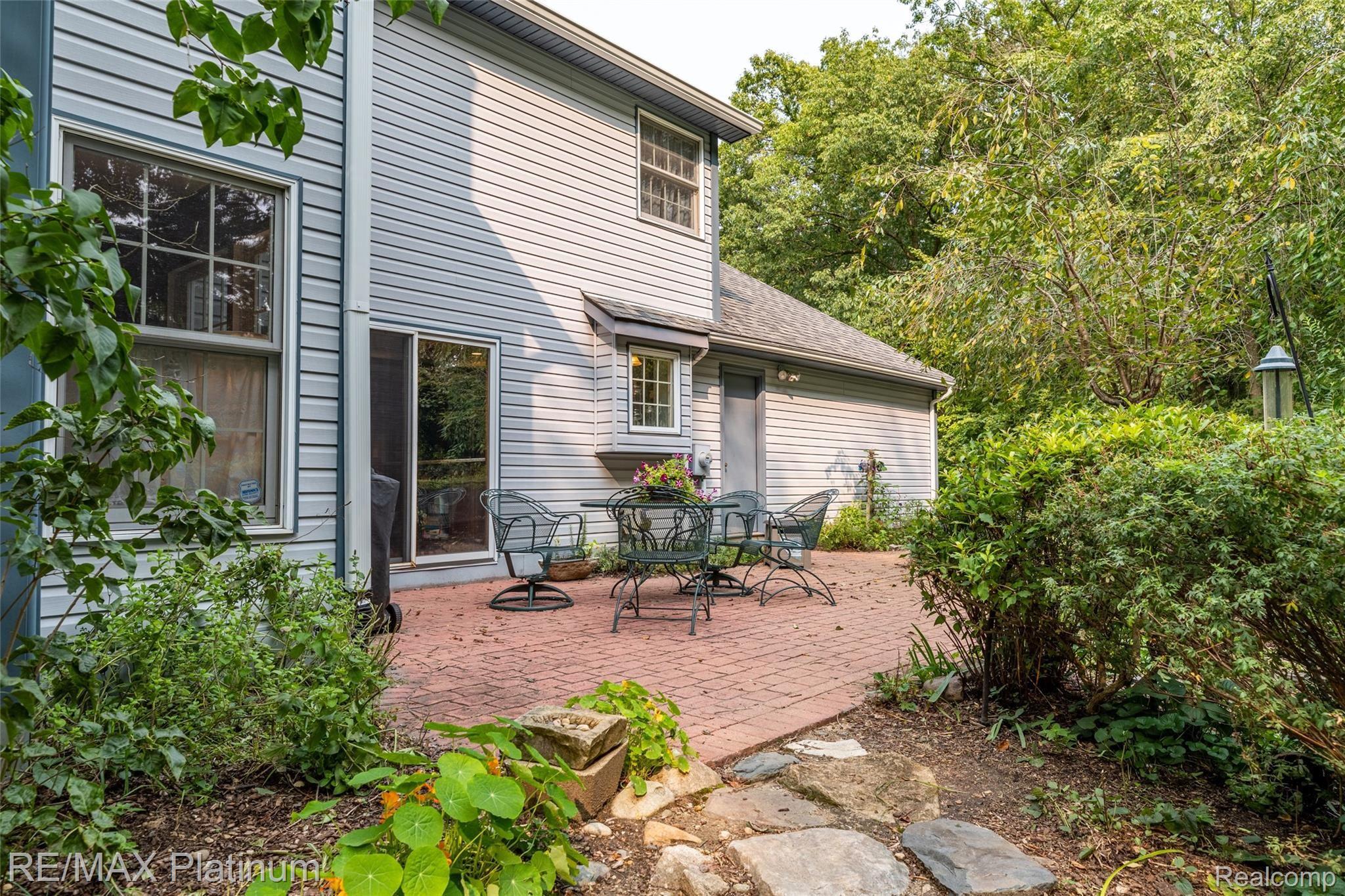 5275 Bullard Road Fenton, MI 48430 - Photo 39 of 69 6.BackPatio