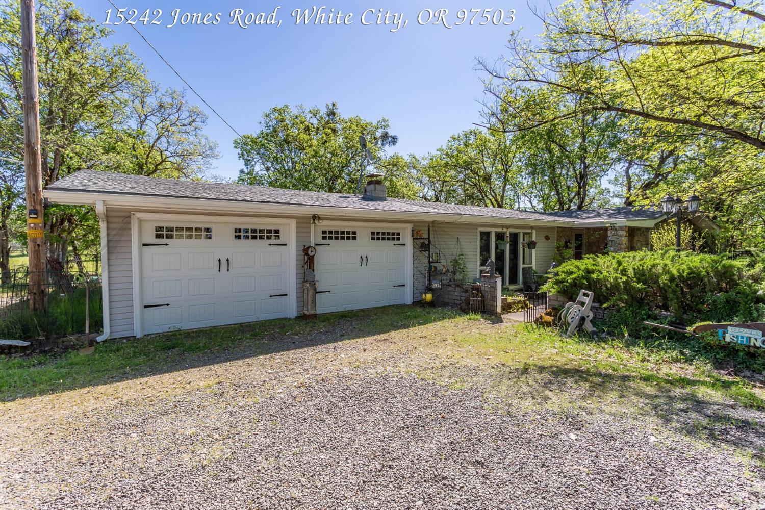 15242 Jones Road White City, OR 97503 - Photo 1 of 35 Primary Photo