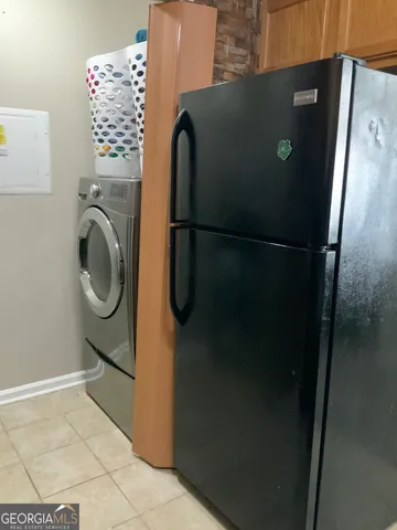 a close up of a washer and dryer